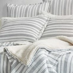 New ⌛ Five Queens Court Crystal Cove Throw 🛒