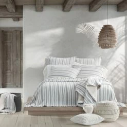 Alternative view of New ⌛ Five Queens Court Crystal Cove Throw 🛒