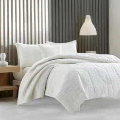 New π Five Queens Court Bradley Modern Quilt White π§¨