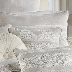 Alternative view of Budget ❤️ Five Queens Court Maryanne 18" Square Decorative Throw Pillow 🎁