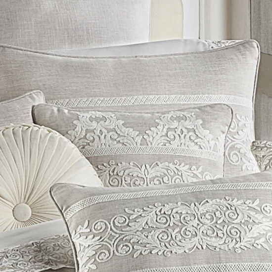Budget β€οΈ Five Queens Court Maryanne 18" Square Decorative Throw Pillow π 2 Budget β€οΈ Five Queens Court Maryanne 18" Square Decorative Throw Pillow π - Image 2