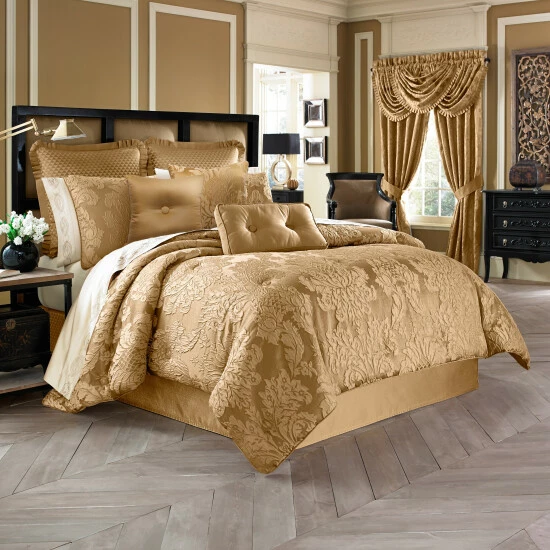 Flash Sale π₯ Five Queens Court Colonial Woven Jacquard 4-piece Comforter Set π₯° 1 Flash Sale π₯ Five Queens Court Colonial Woven Jacquard 4-piece Comforter Set π₯°
