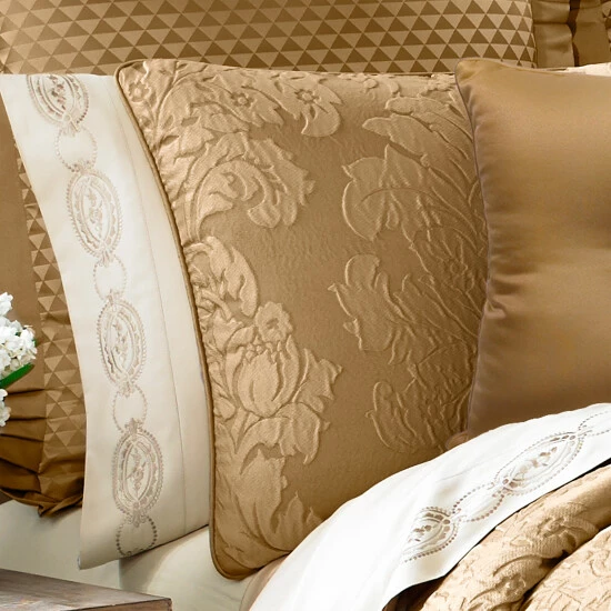 Flash Sale π₯ Five Queens Court Colonial Woven Jacquard 4-piece Comforter Set π₯° 3 Flash Sale π₯ Five Queens Court Colonial Woven Jacquard 4-piece Comforter Set π₯° - Image 3