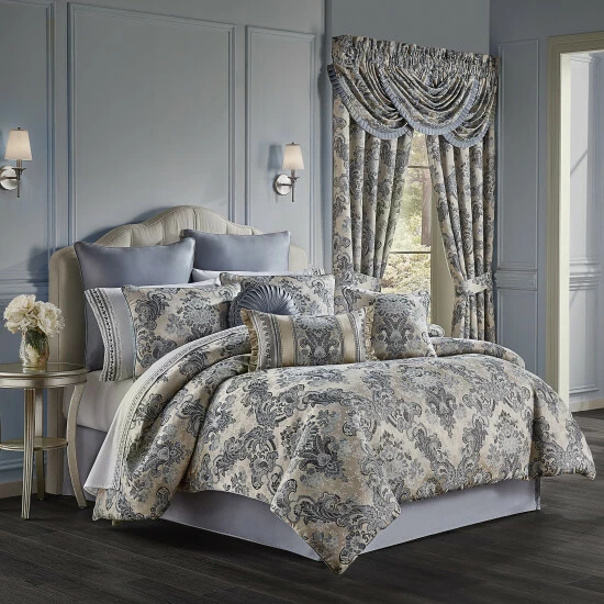 Brand new β¨ Five Queens Court Geraldine Luxury Comforter Set π₯° 1 Brand new β¨ Five Queens Court Geraldine Luxury Comforter Set π₯°