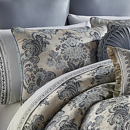 Brand new β¨ Five Queens Court Geraldine Luxury Comforter Set π₯° 3 Brand new β¨ Five Queens Court Geraldine Luxury Comforter Set π₯° - Image 3