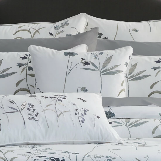 Brand new β€οΈ Five Queens Court Bonnie Grey 18" Square Decorative Throw Pillow π 3 Brand new β€οΈ Five Queens Court Bonnie Grey 18" Square Decorative Throw Pillow π - Image 3