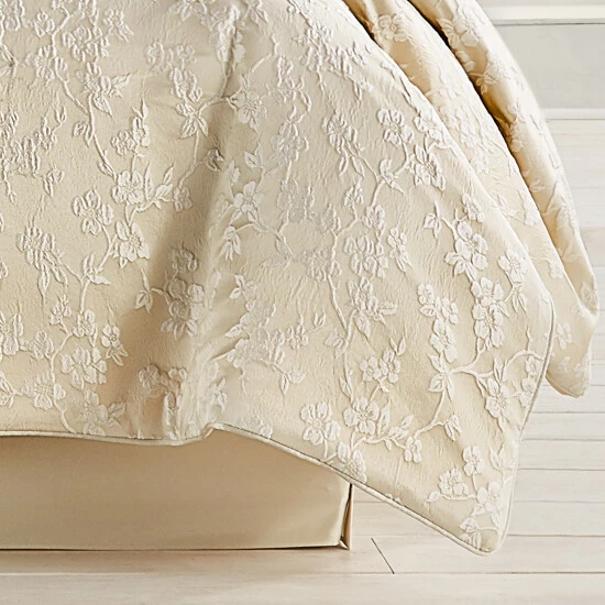 Best deal π Five Queens Court Baltimore 4-piece Floral Jacquard Comforter Set β 2 Best deal π Five Queens Court Baltimore 4-piece Floral Jacquard Comforter Set β - Image 2