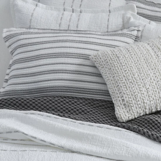 New π Five Queens Court Crystal Cove Coverlet π― 3 New π Five Queens Court Crystal Cove Coverlet π― - Image 3