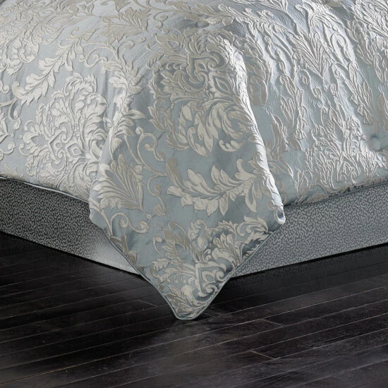 Promo π₯ Five Queens Court Faith Woven Jacquard 4-piece Comforter Set β€οΈ 4 Promo π₯ Five Queens Court Faith Woven Jacquard 4-piece Comforter Set β€οΈ - Image 4