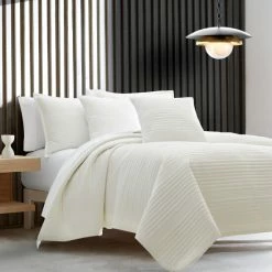 Hot Sale βοΈ Five Queens Court Miles Plush Coverlet White π