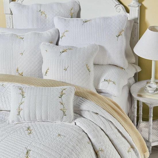 Brand new ⌛ Five Queens Court Sharon Floral Cotton Quilt ⭐ 2 Brand new ⌛ Five Queens Court Sharon Floral Cotton Quilt ⭐ - Image 2