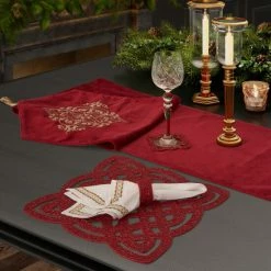 Flash Sale 💯 Five Queens Court Nicholas 🎅 Christmas Table Runner Crimson 🛒 -Five Queens Court Shop unnamed file 490