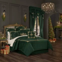 Alternative view of Discount ✨ Five Queens Court Nicholas 🎄 Christmas Duvet Cover Set Crimson 🌟