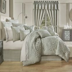 Discount π Five Queens Court Nouveau 4-piece Comforter Set π―