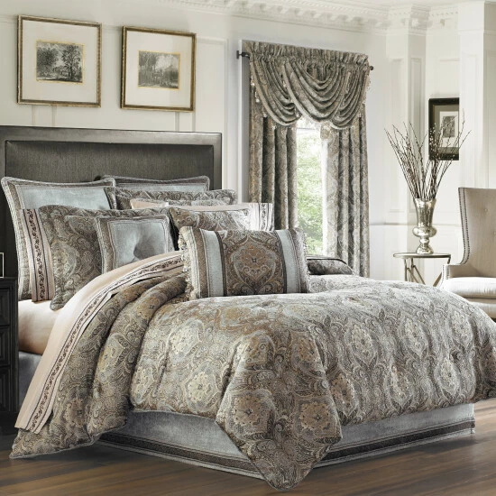 Flash Sale π₯° Five Queens Court Paulina Comforter Set β¨ 1 Flash Sale π₯° Five Queens Court Paulina Comforter Set β¨